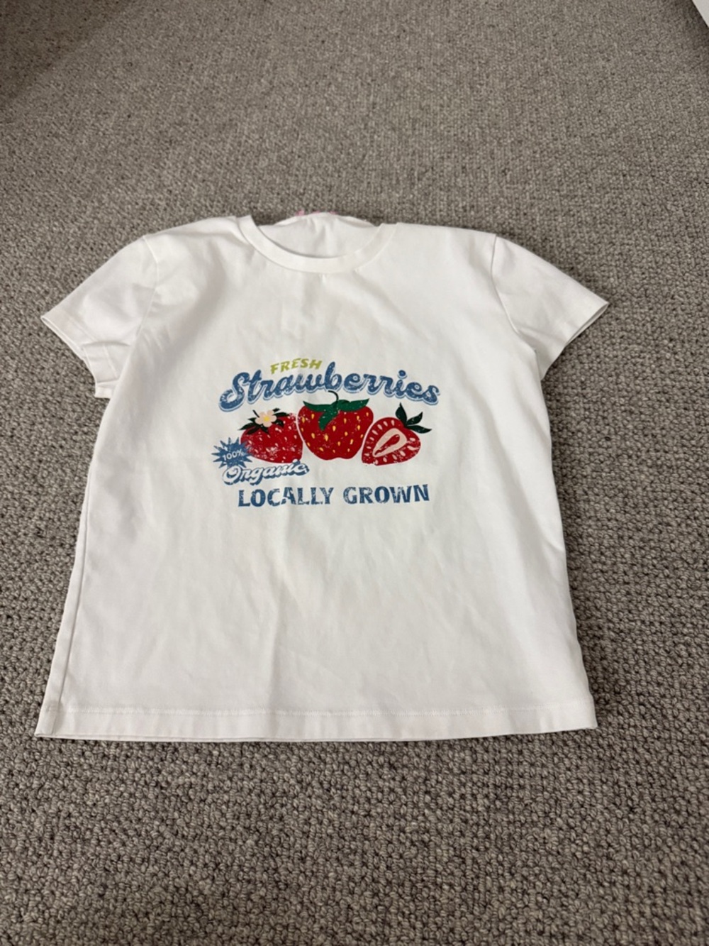 edikted Fresh Strawberries Graphic T Shirt